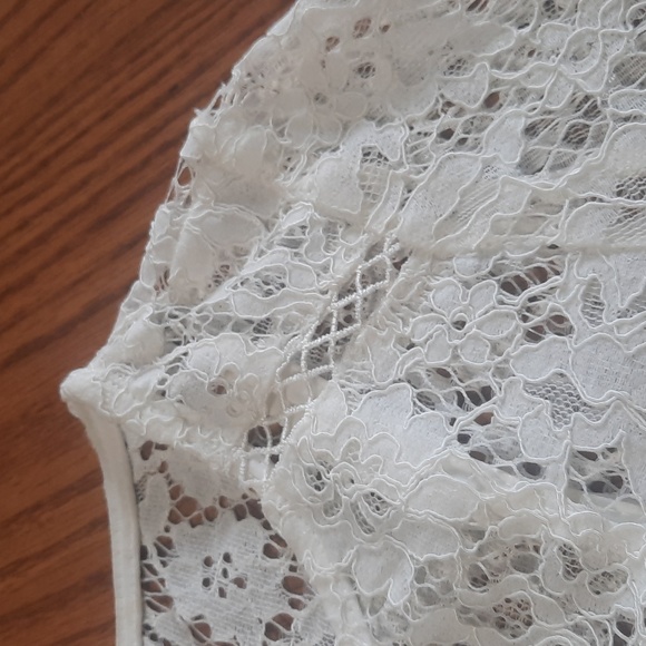 Fever lacey overlay top with ruffled arms size large - Picture 10 of 16